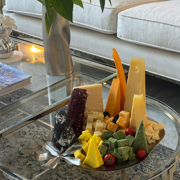 RANDOM SHAPE TRAY WITH SHEET FLOWER -صينية بشكل عشوائي مزخرفة بزهرة