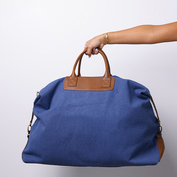 LARGE NAVY BLUE DUFFLE BAG WIITH SHOULDER STRAP - BROWN STRAP 83x18x45cm - 83x18x45cm حقيبة يد كبيرة باللون الأزرق الداكن مع حزام كتف - حزام بني